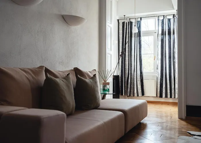 Historical Luxury Homes - Stadtvilla mit Jacuzzi und Garten