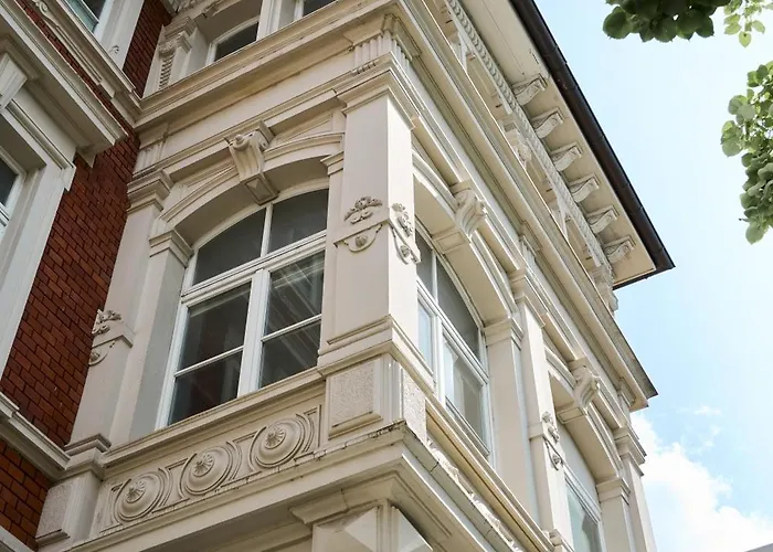 Historical Luxury Homes - Stadtvilla mit Jacuzzi und Garten